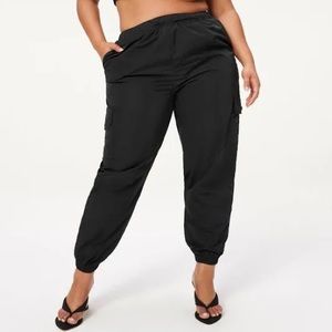 Good American Essential Nylon Cargo Pants Size 6 (3X)